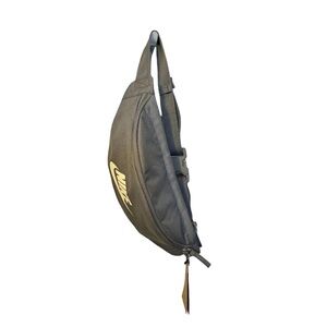 B1 Nike Heritage Hip Bag